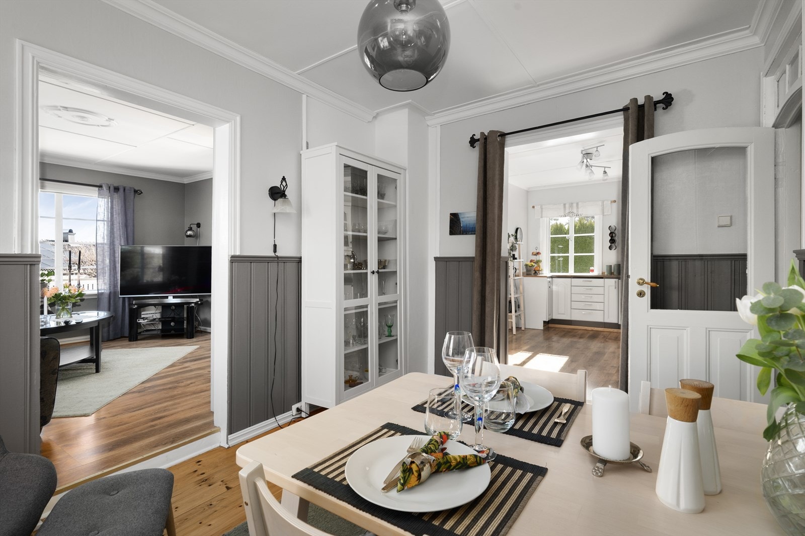 Spiseplass inntil kjøkkenet! Galleribilde