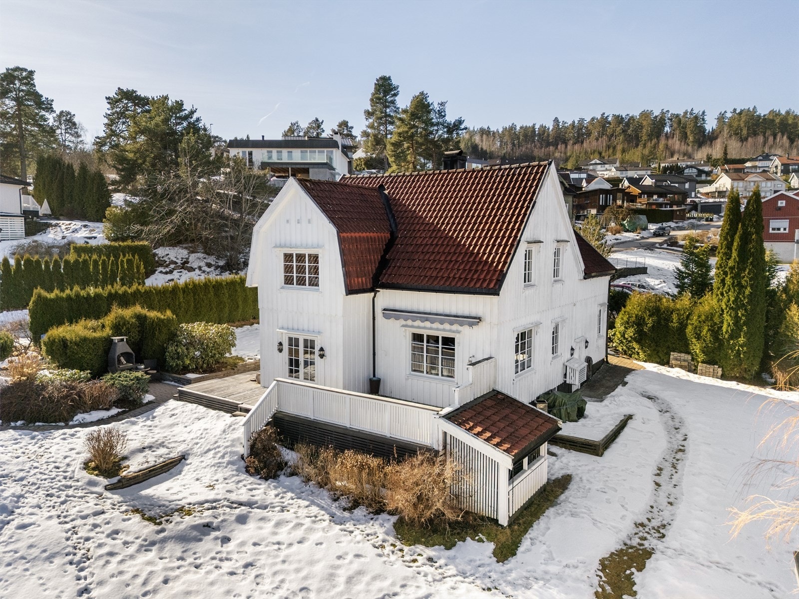 Boligen har opp gjennom årene hatt flere oppgraderinger med blant annet ny utvendig vannledning i 2025 og nytt utvendig avløp i 2017. Nytt sikringsskap med automatsikringer i 2017. Galleribilde