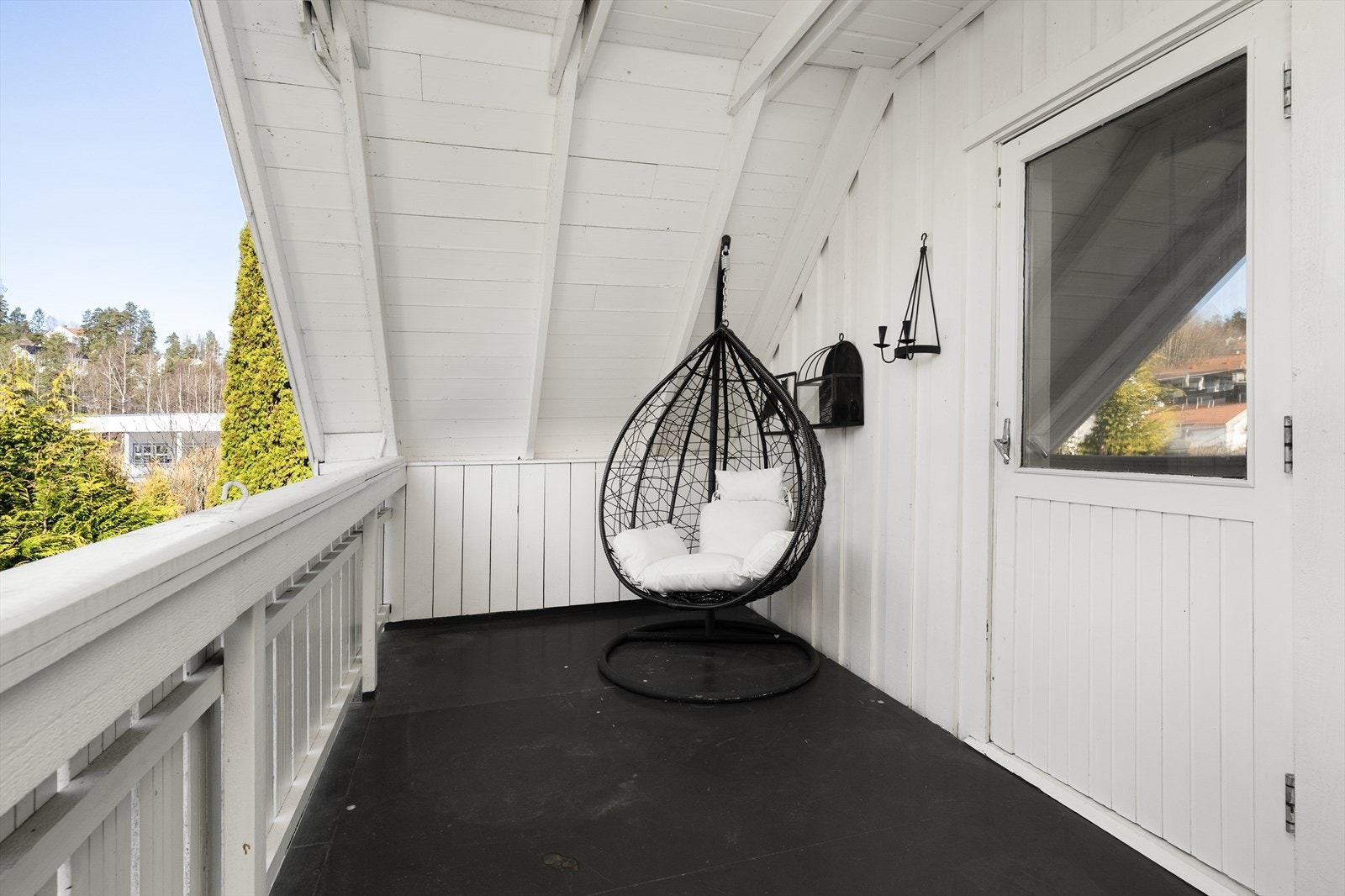 Inntrukket balkong med god le og skjerming. Galleribilde