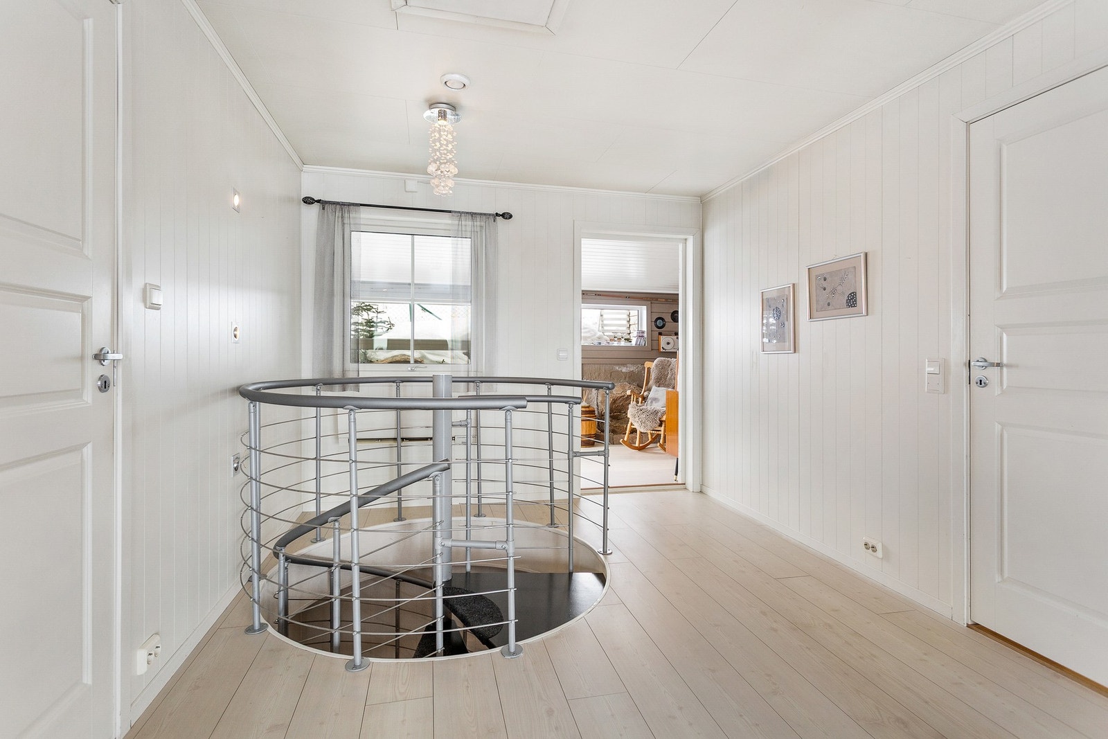 Praktisk og plassbesparende trapp mellom etasjene Galleribilde