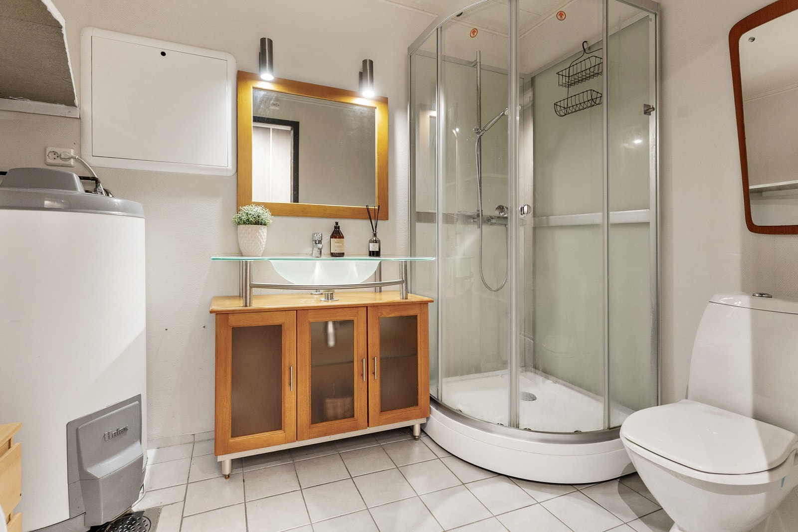 Bod omgjort til bad. Det foreligger ingen søknad om bruksendring og kjøper overtar risiko for dette. Galleribilde