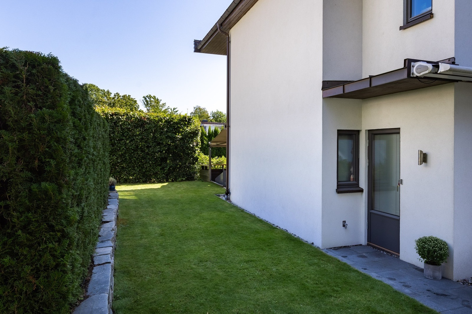 Utgang til hage fra grovkjøkkenet Galleribilde