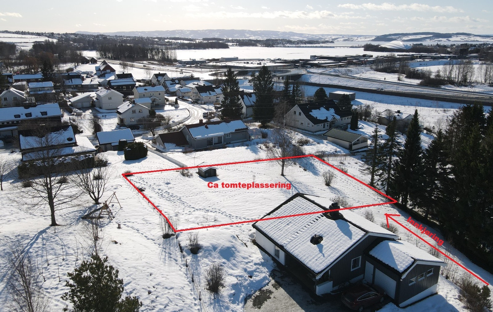 Tomt markert i rødt (ca plassering) Galleribilde