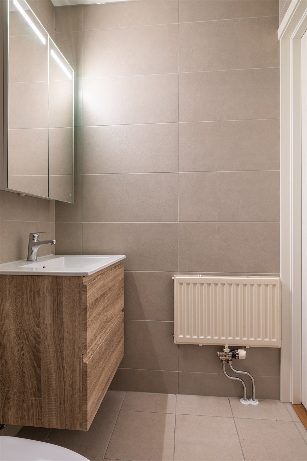 Badet har radiator som varmekilde. Galleribilde