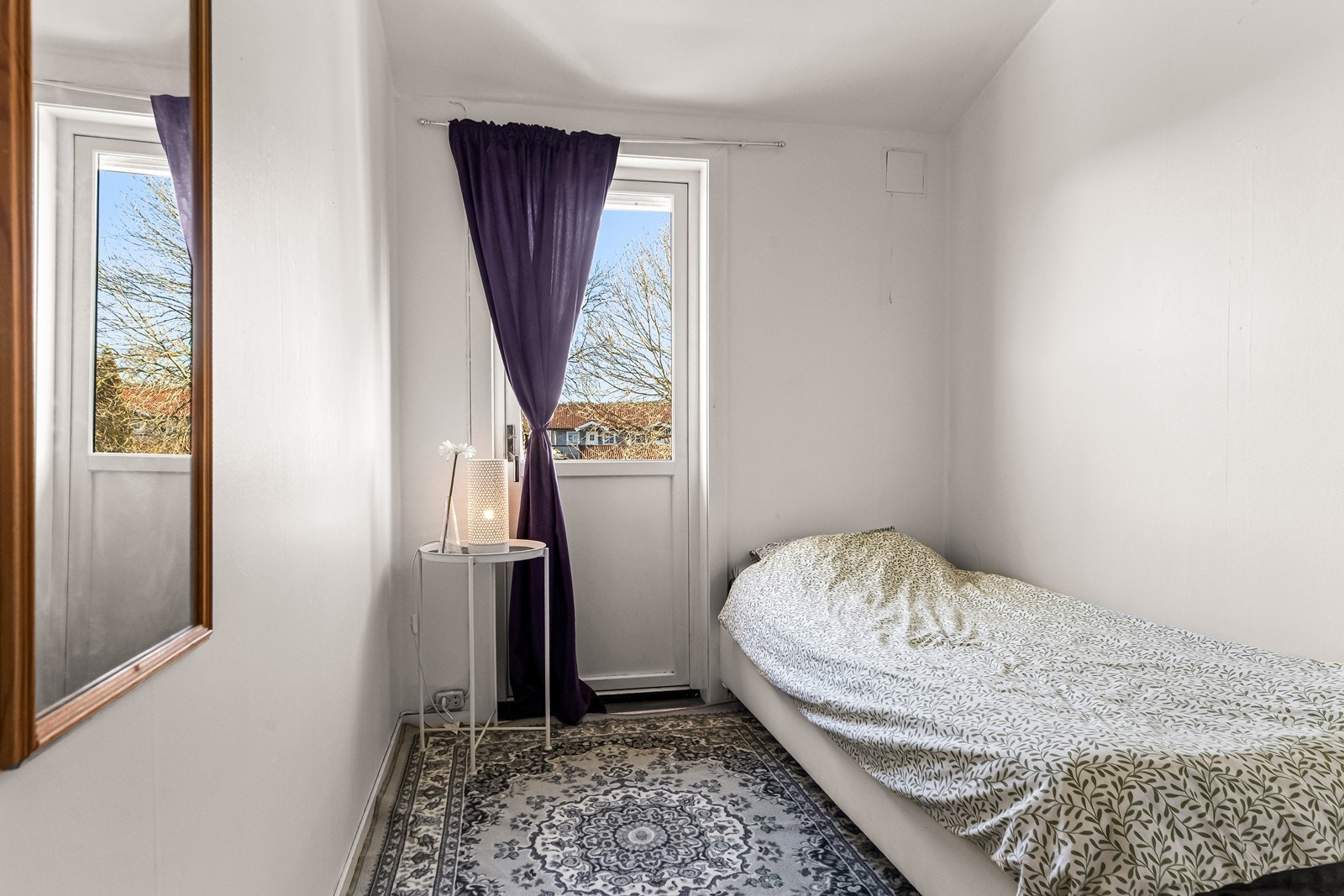 Praktisk rom som kan benyttes som soverom, gjesterom eller kontor. Galleribilde