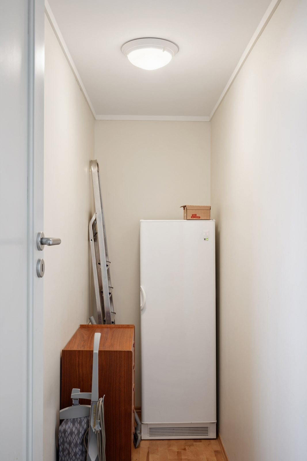 Praktisk bod på 4 m² i leiligheten. Boligen disponerer også en ekstern bod på 7 m². Galleribilde