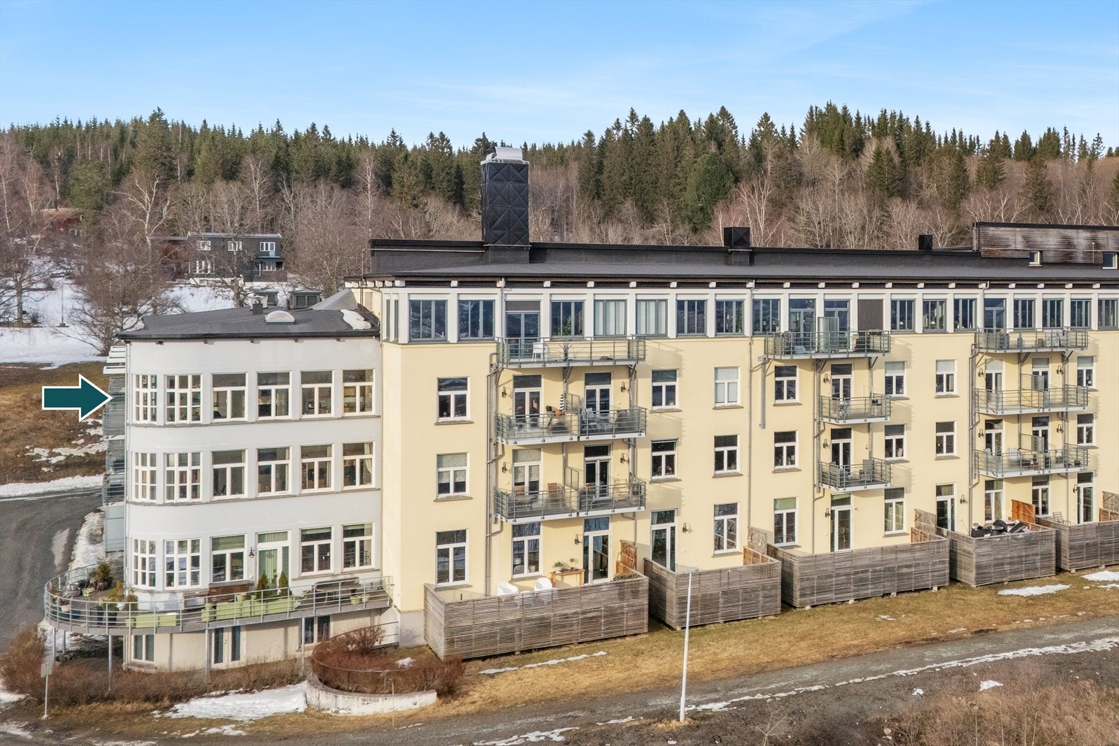 Området byr på flott, helårs turterreng og bademuligheter. I vinterhalvåret kan man spenne på seg langrennsskia like utenfor bygget. Galleribilde