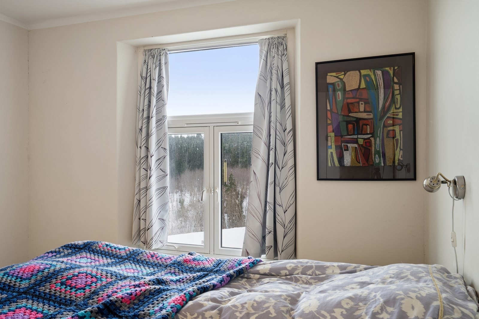 Denne delen av bygget har kun 3 etasjer, så soverom, kjøkken og spisestue ligger i toppetasjen. Galleribilde