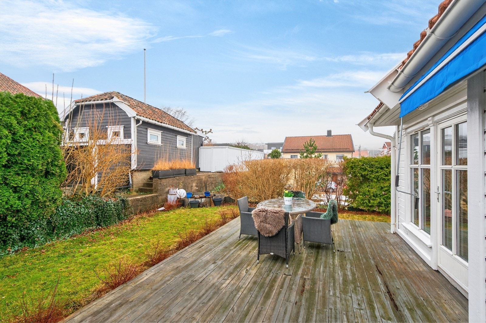 Praktisk med markise på solfylte dager Galleribilde