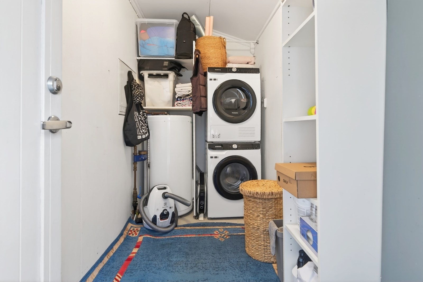 Vaskemaskinen er plassert i sportsboden ved inngangspartiet Galleribilde