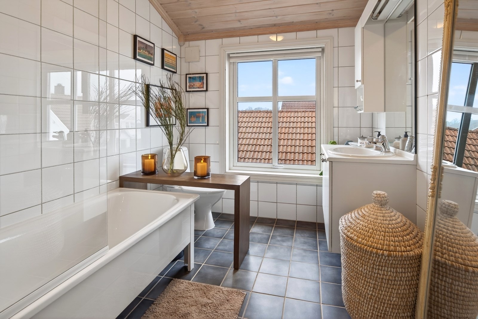 Flislagt bad i 2.etasje Galleribilde