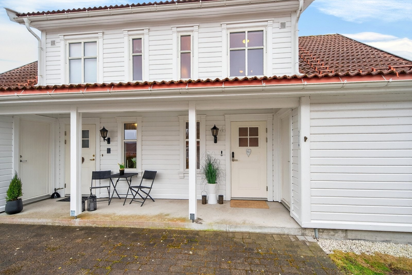 Praktisk overbygget inngangsparti Galleribilde