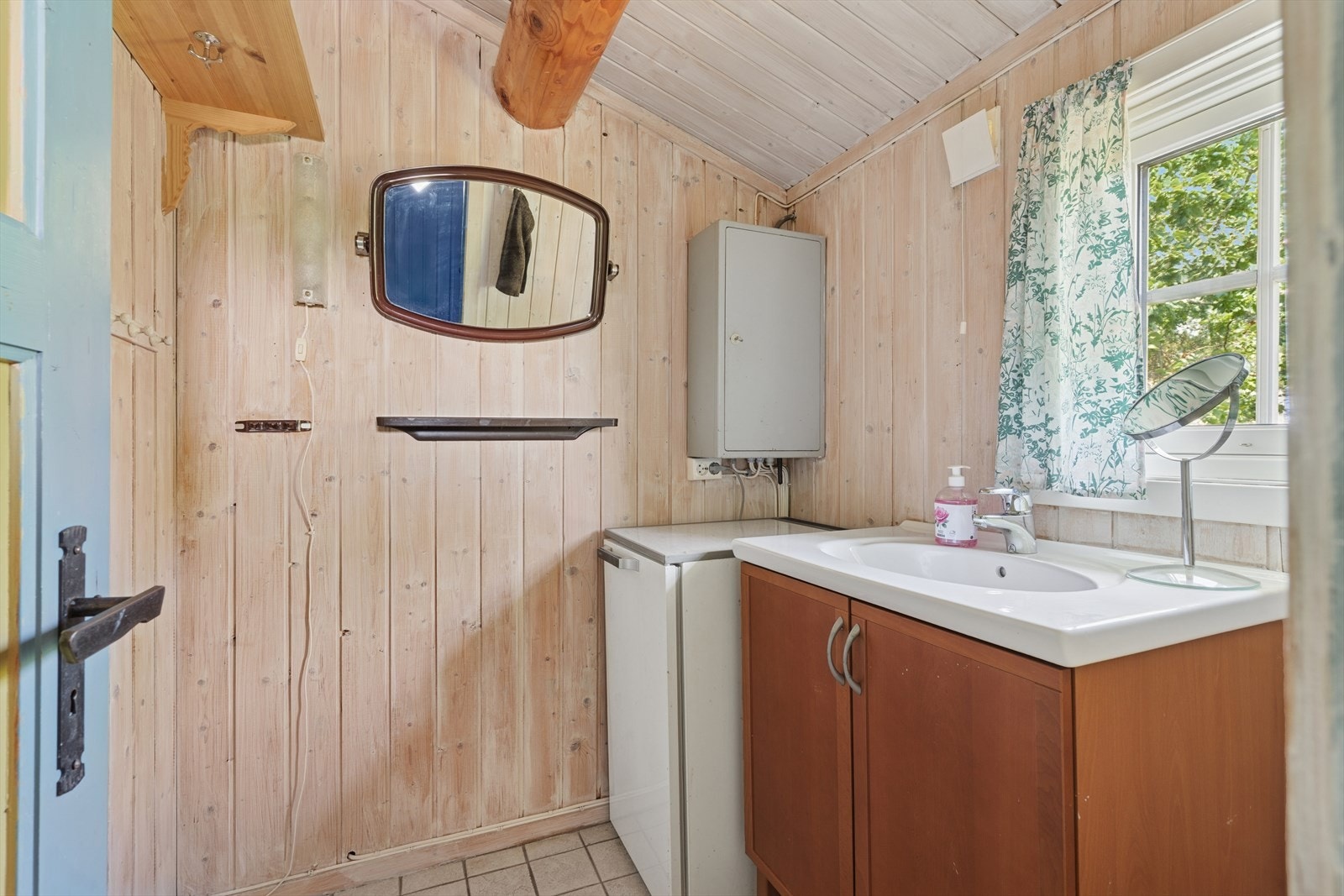 Toalettrom/bod med servant Galleribilde