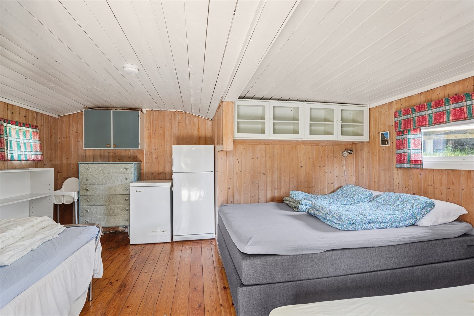Separat anneks med rikelig med soveplasser, perfekt for de eldste barna eller venner/øvrig familie som vil trekke seg tilbake Galleribilde