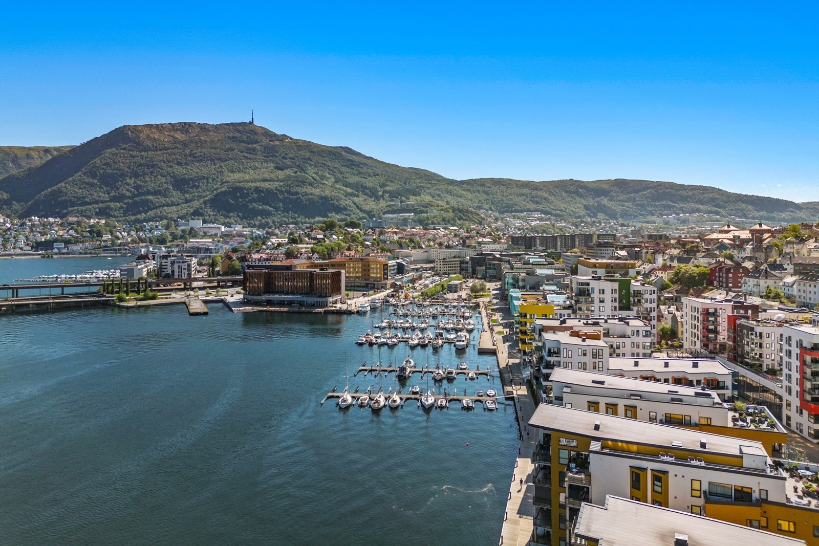 Til sentrum bruker du ca. 15 minutter til fots Galleribilde