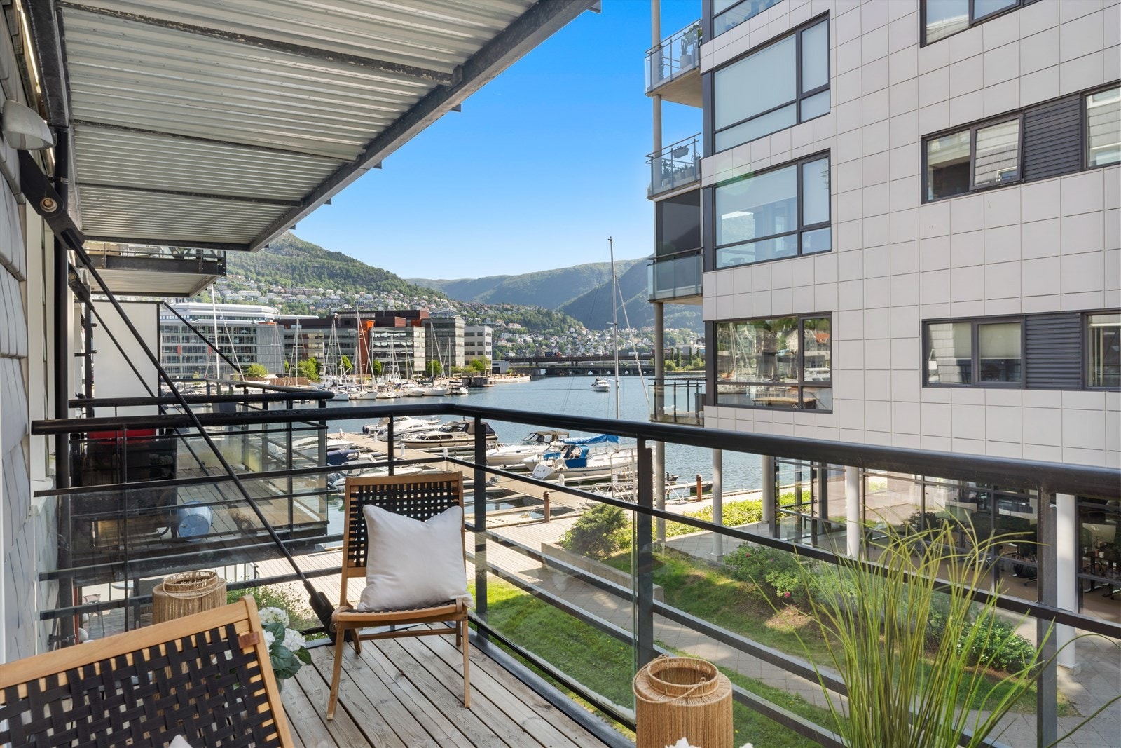 En moderne 3-roms andelsleilighet i sjøkanten med egen balkong og felles takterrasse Galleribilde