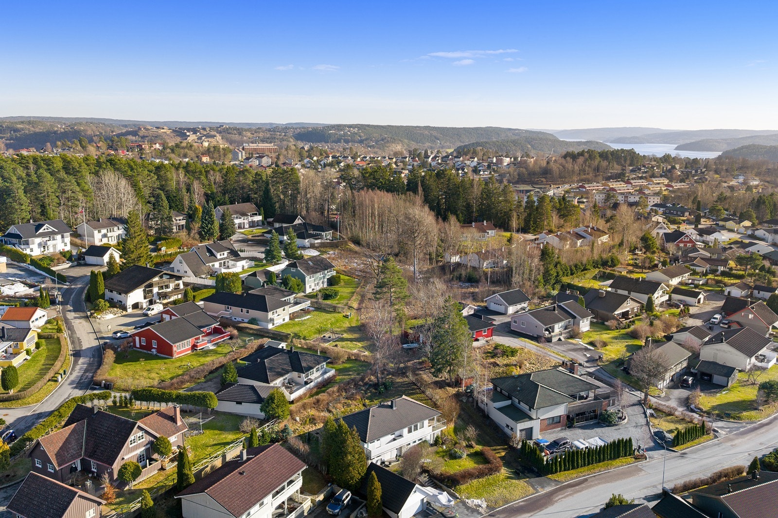 Kollektivtilbudet er godt med bussholdeplassen Jotunveien kun 200 meter unna. Galleribilde