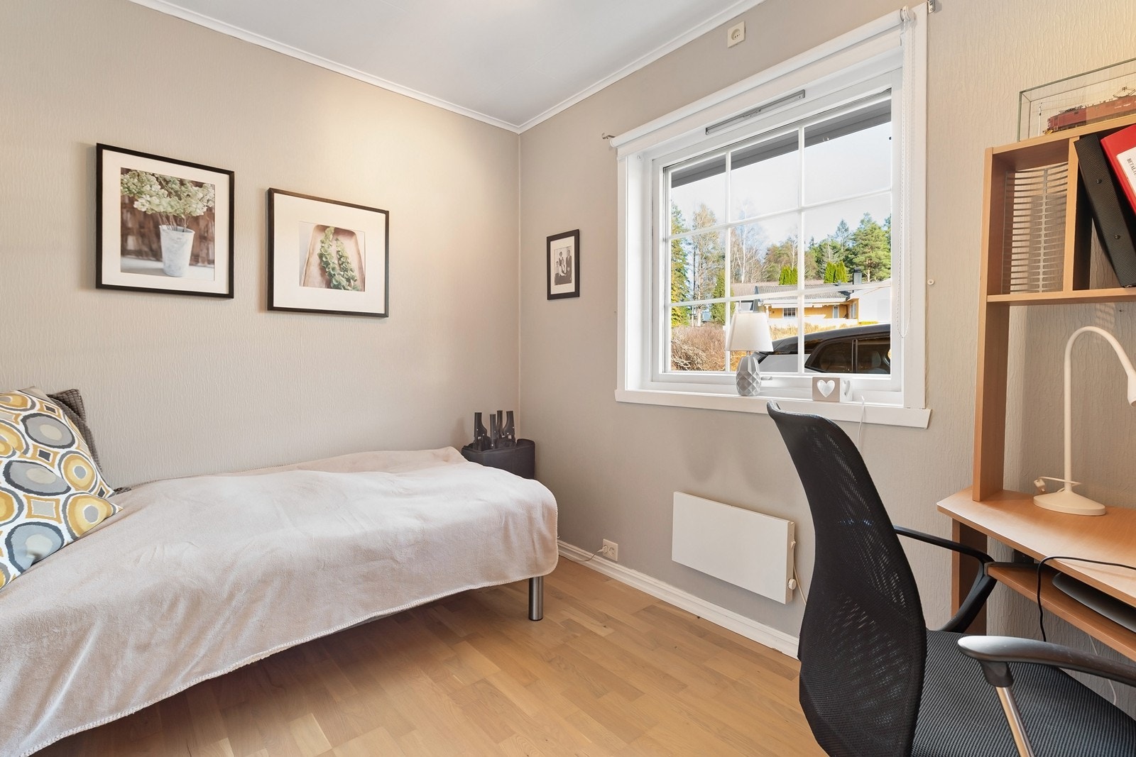 Det andre soverommet egner seg godt som barnerom, gjesterom eller kontor. Galleribilde