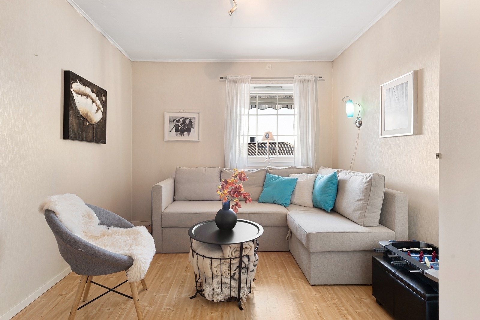 Boligen tredje soverom er i dag innredet som en ekstra stue. Galleribilde