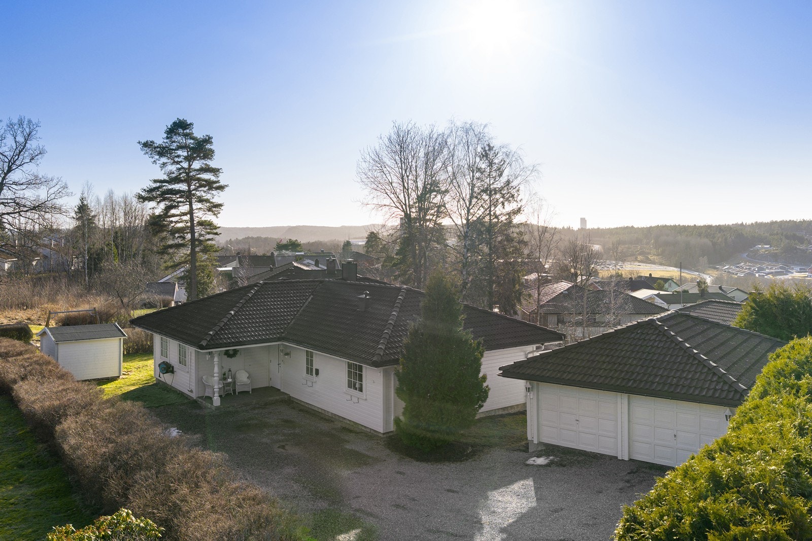 Eiendommen ligger i et etablert og rolig boligområde. Galleribilde