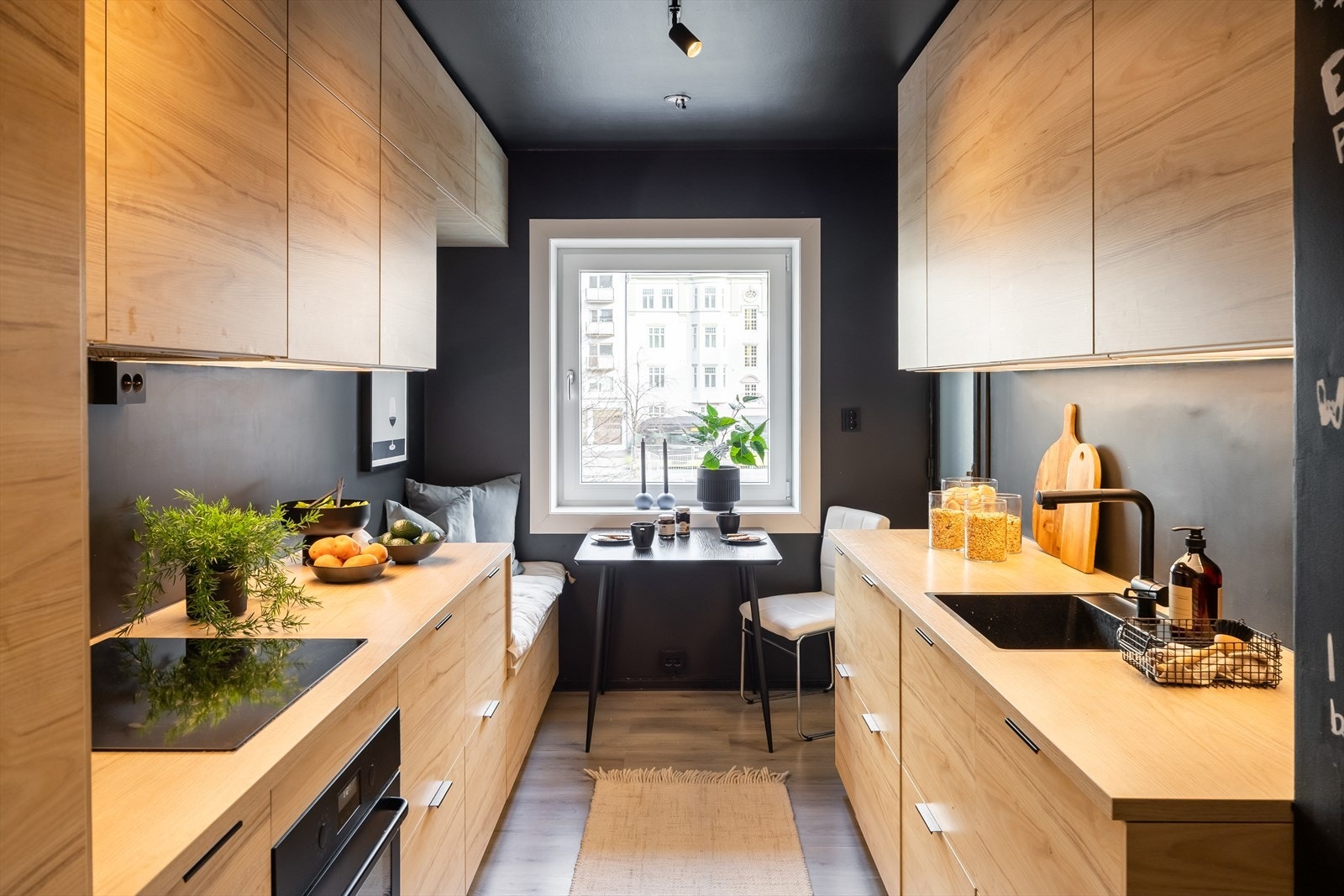 Pent kjøkken fra 2019 på 11,4 m² med tilstandsgrad 1 fra takstmann. Galleribilde