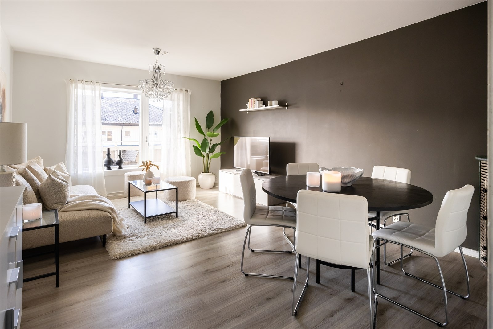 Gulv og alle overflater ble oppgradert i 2018-2019. Galleribilde