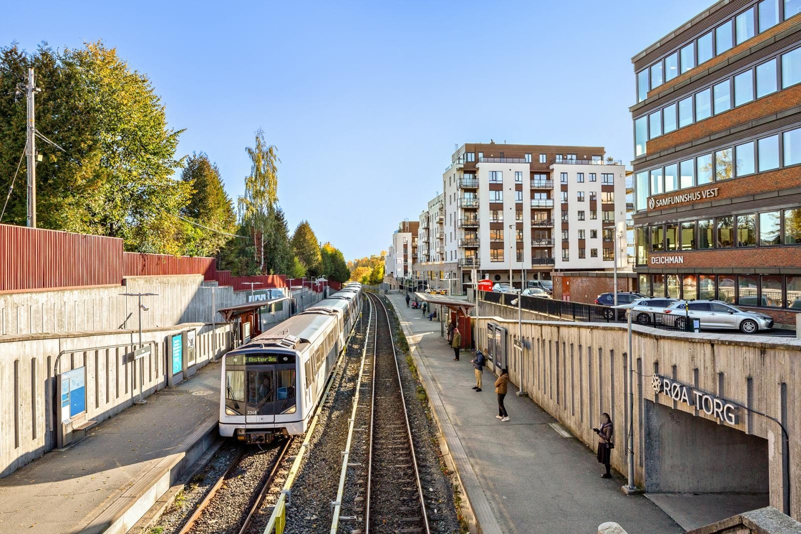 T-bane på Røa Torg Galleribilde