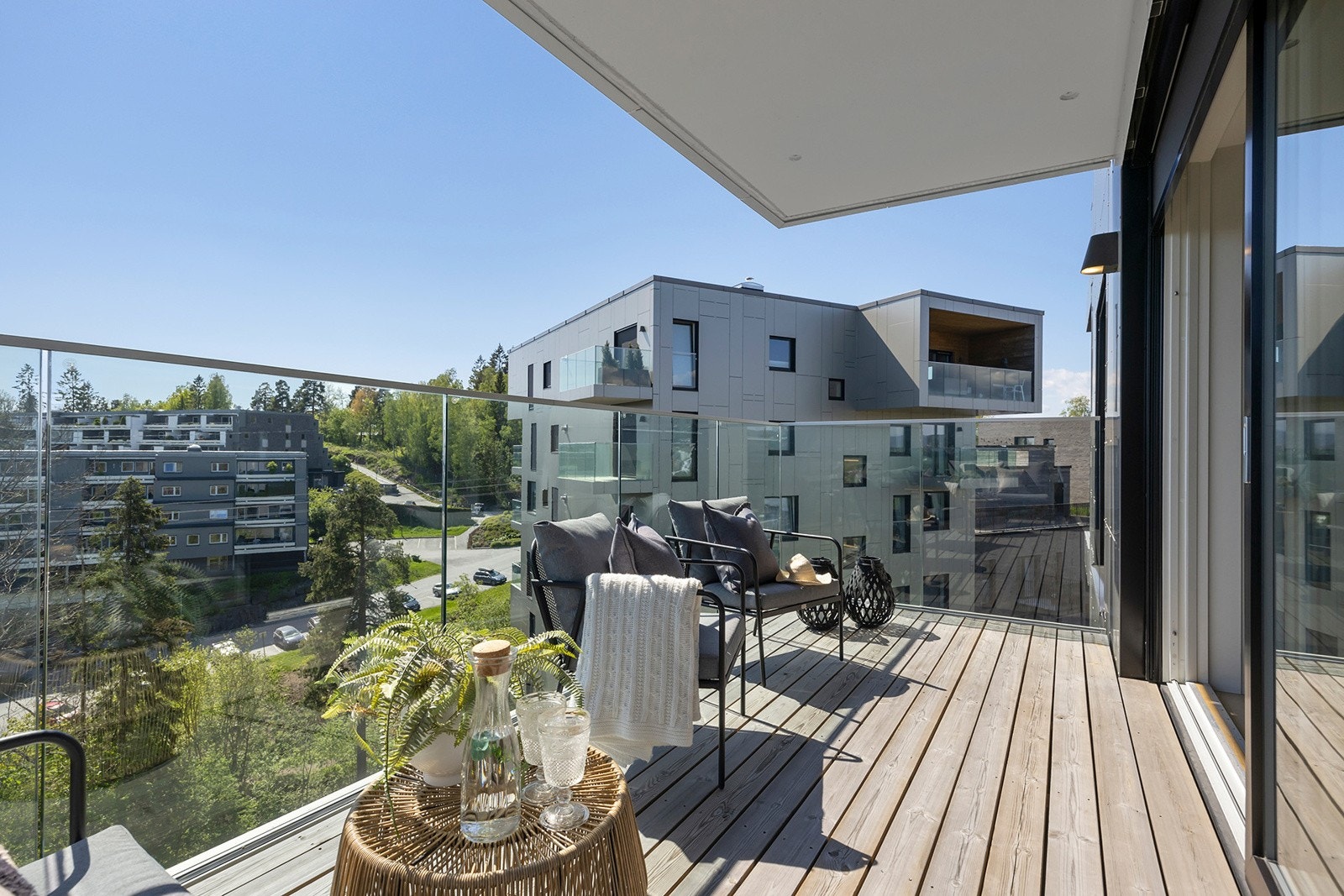 Leiligheten ligger høyt og fritt i 9. etasje. Galleribilde