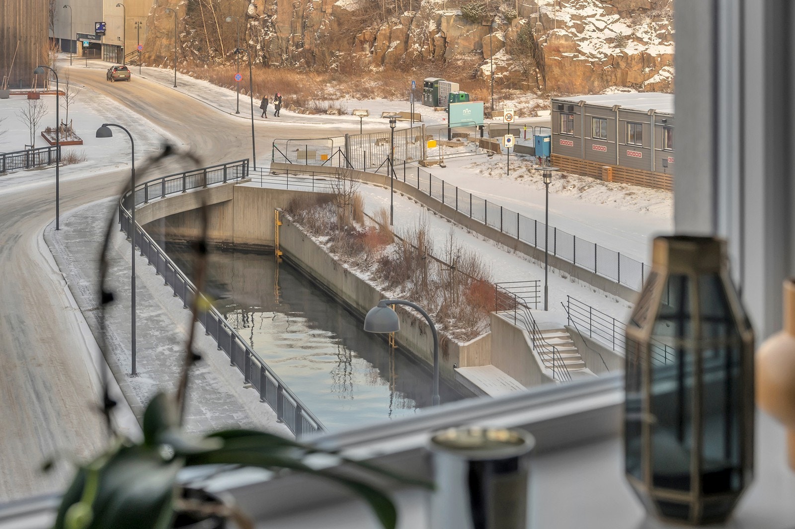 Flott utsyn mot kanalen fra stuen. Galleribilde