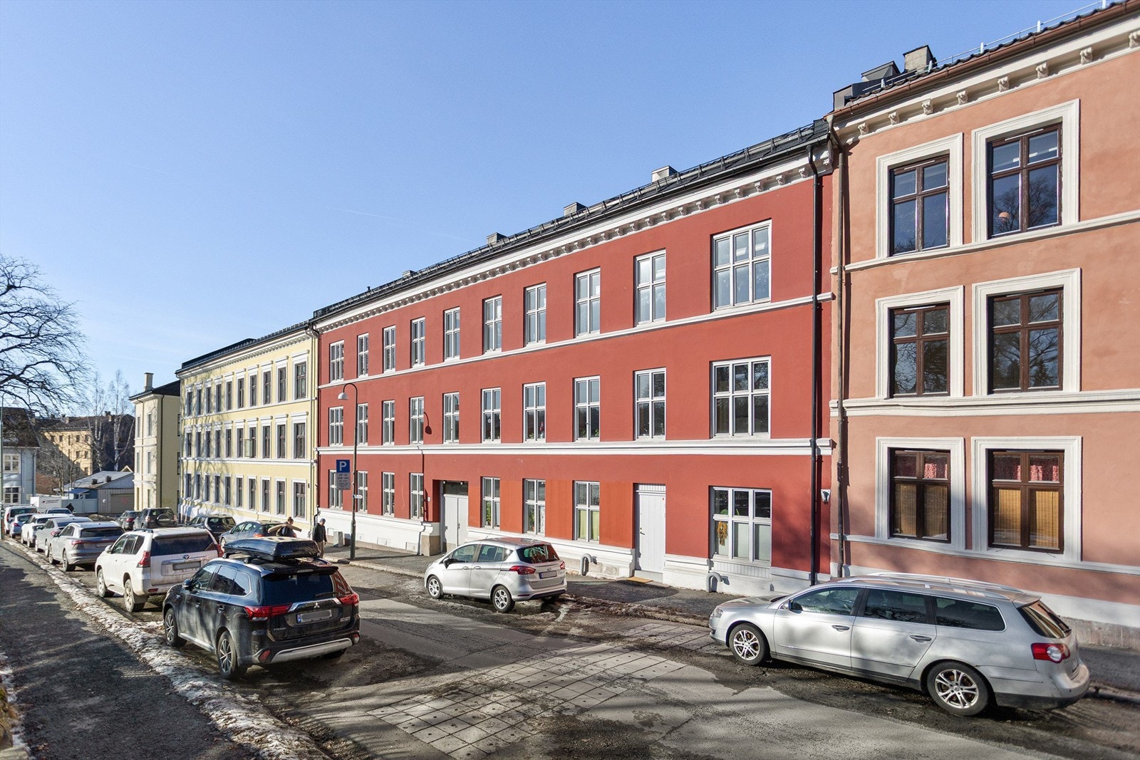 Danmarksgate er en idyllisk og stemningsfull smågate som bærer preg av områdets rike historie og særegne atmosfære Galleribilde