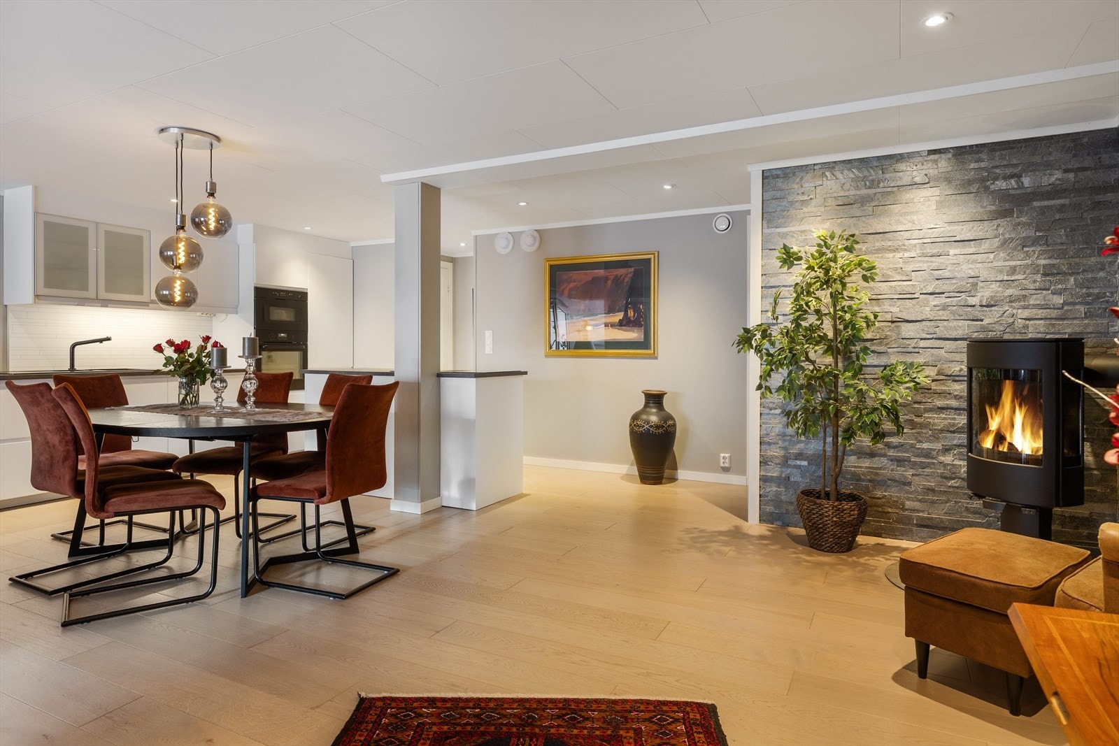 Leiligheten ble vesentlig oppgradert i 2021 og har en flott planløsning. Galleribilde