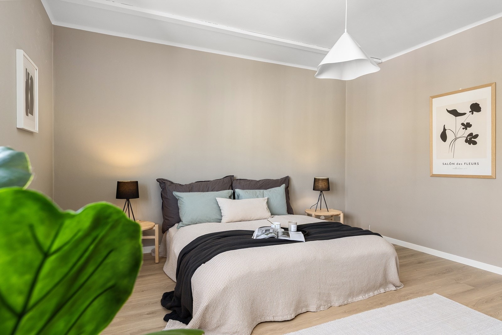 Her er det god plass til både seng og eventuelt en arbeidsplass. Galleribilde