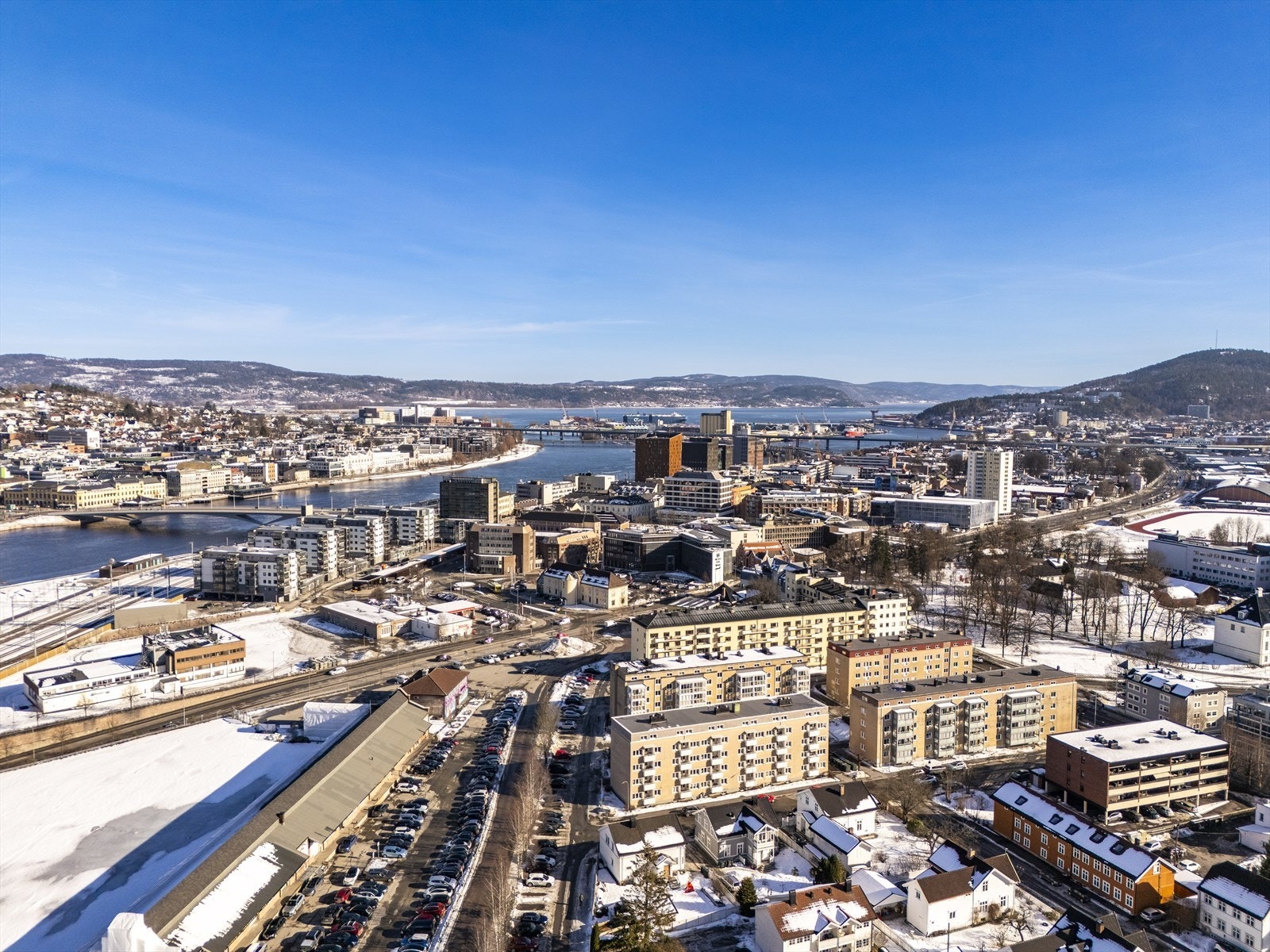 Leiligheten ligger sentralt på Strømsø med nærhet til alt Drammen sentrum har å by på. Galleribilde