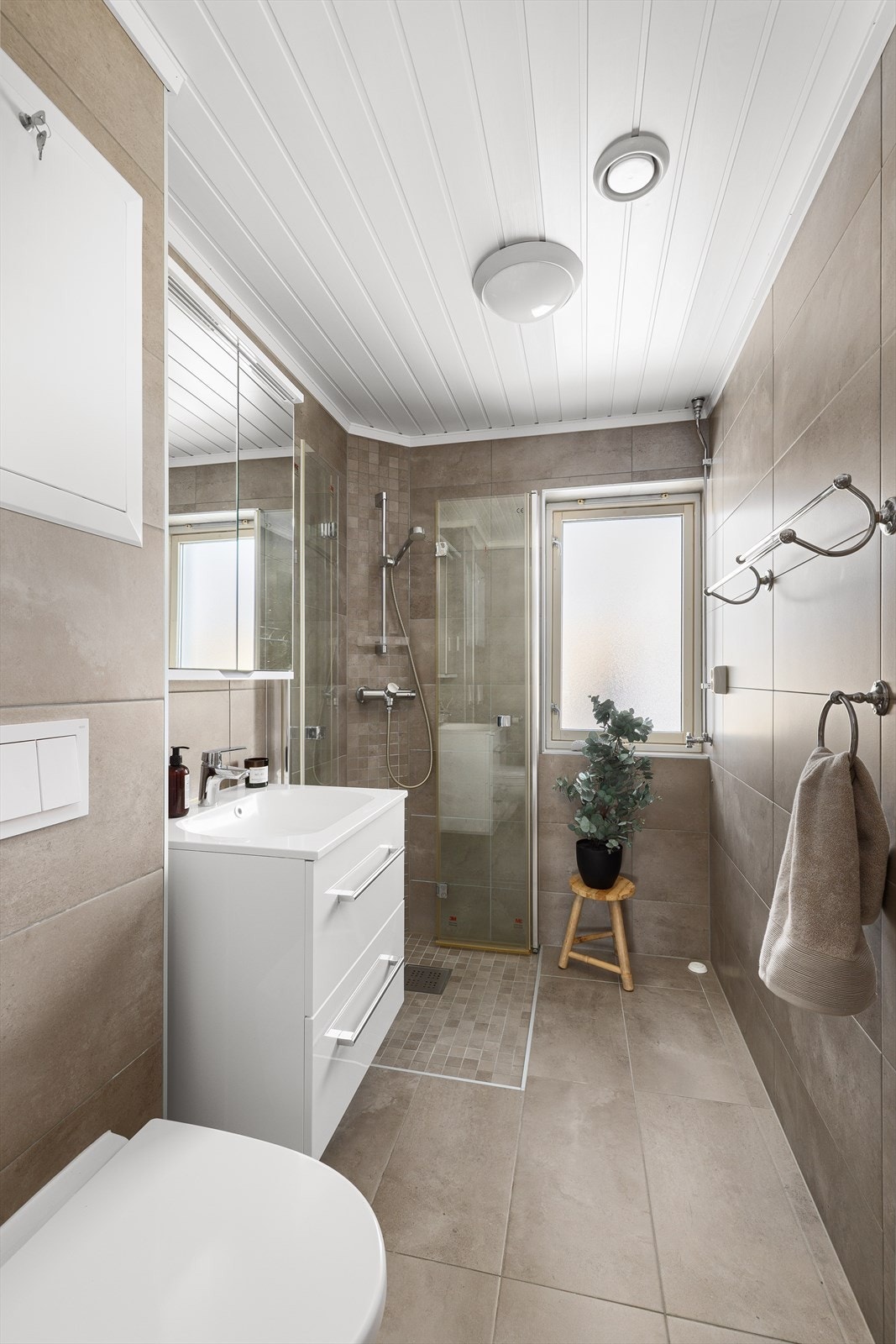 Badet ble oppgradert i 2019 i regi av aksjelaget og har flislagte overflater med varme i gulvet. Galleribilde