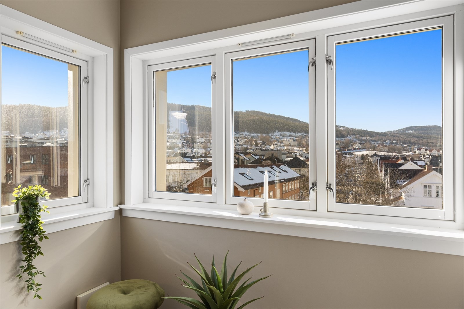 Fra leiligheten er det kort vei til rekreasjonsområder som Museumsparken, kun to minutter unna. Galleribilde