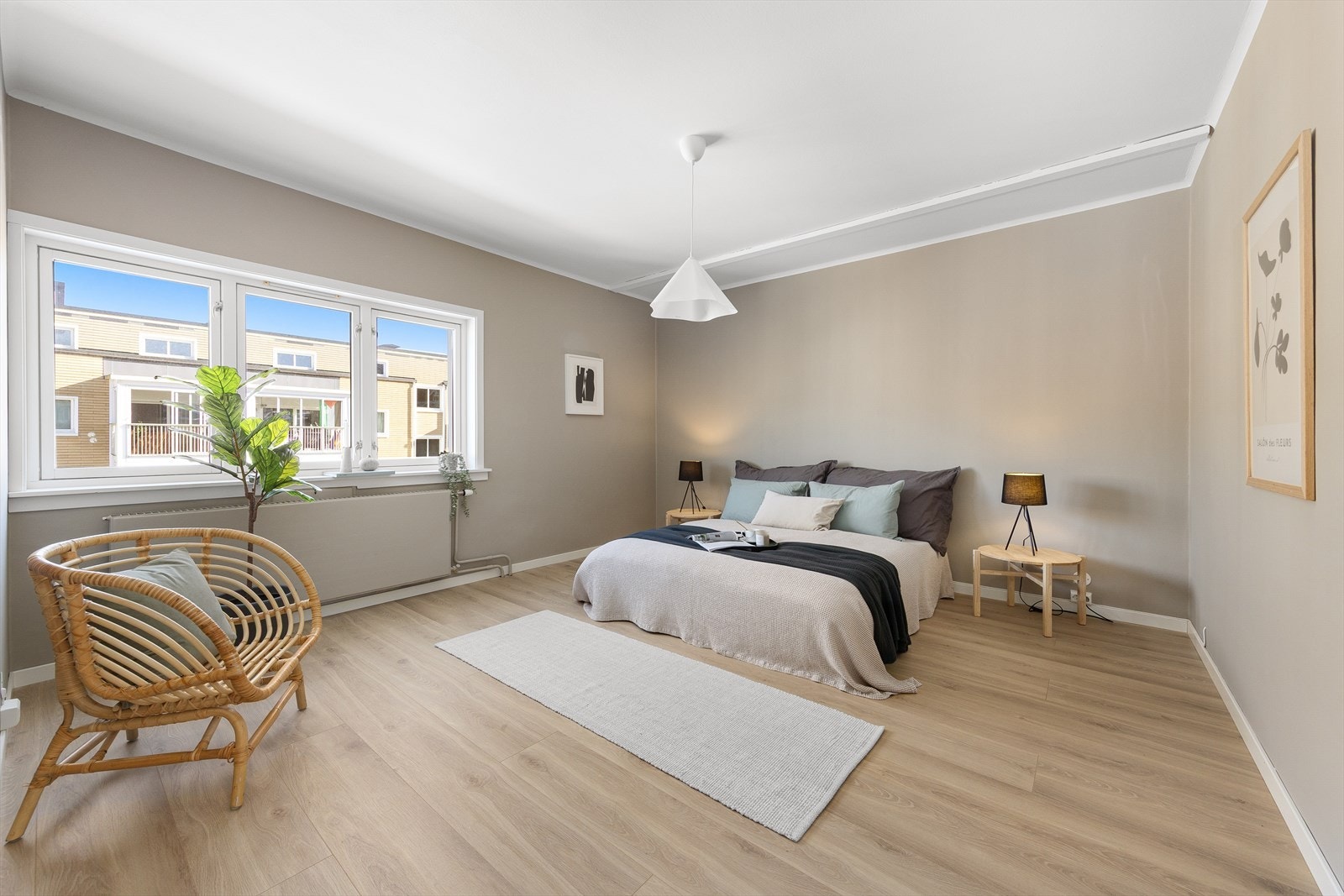 Soverommet er av god størrelse med plass til dobbeltseng og garderobeløsning. Galleribilde