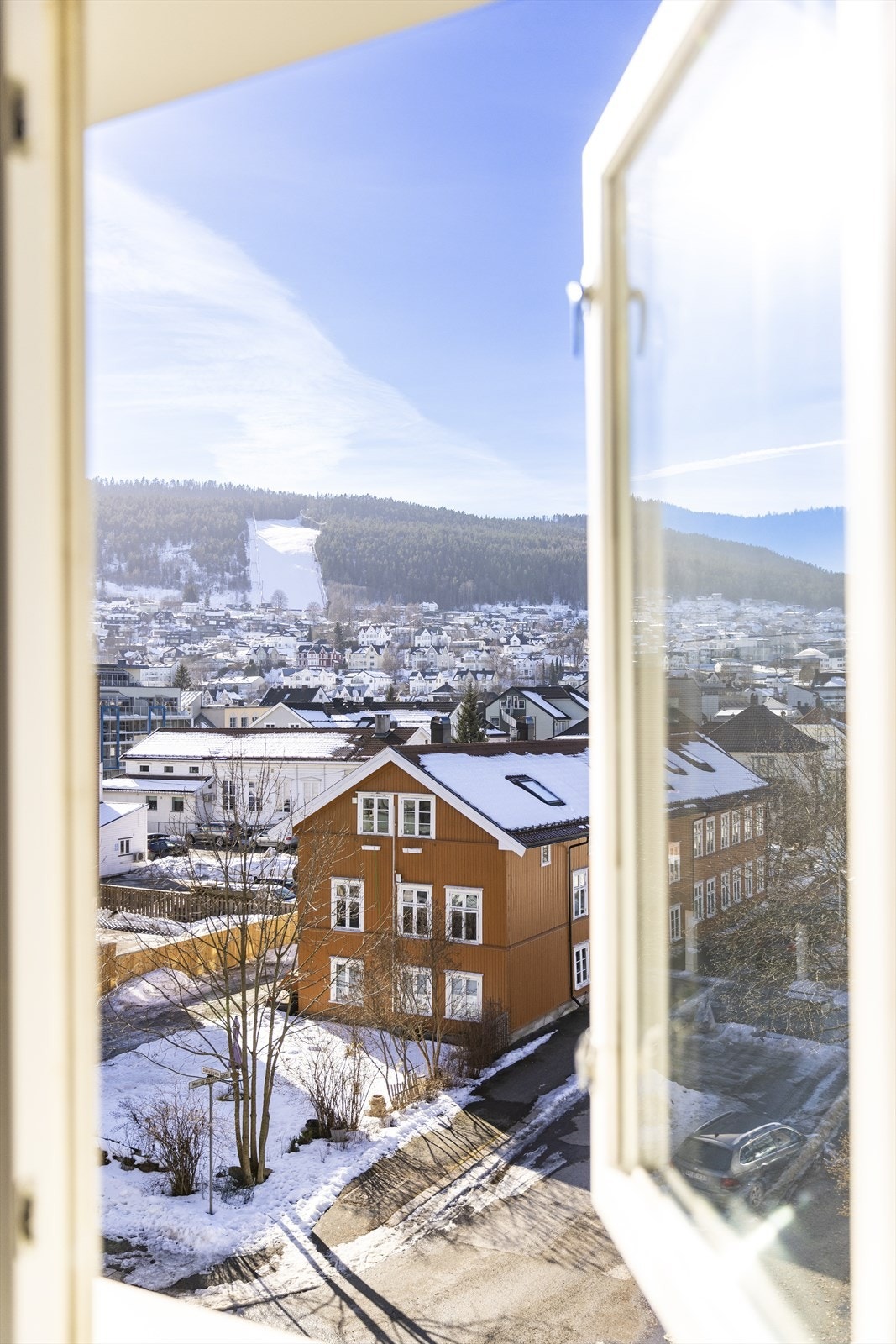 Hverdagsinnkjøpene er enkle med Joker og Coop Extra i umiddelbar nærhet. Galleribilde