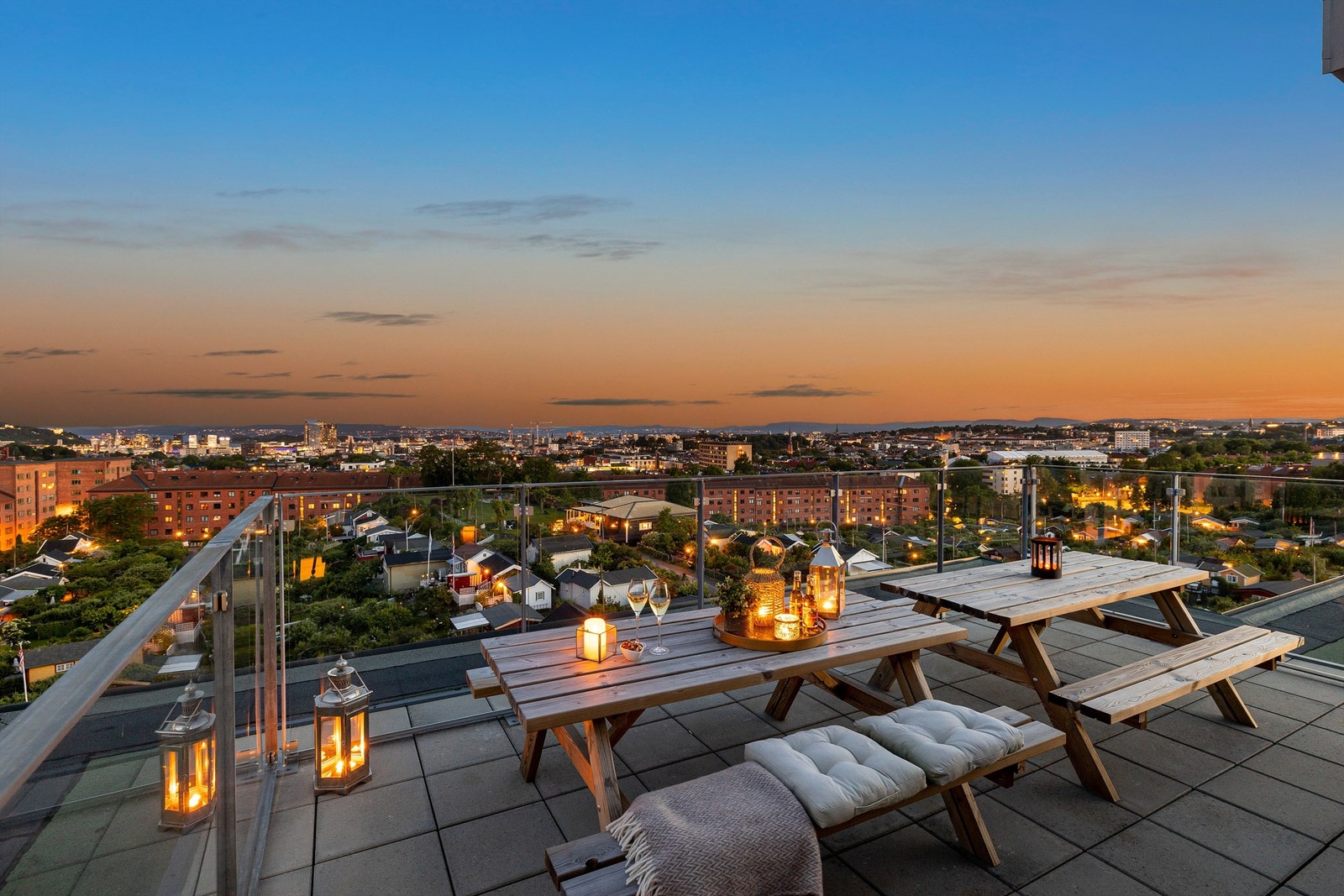 Felles, solrik takterrasse som kan benyttes av beboerne. Galleribilde