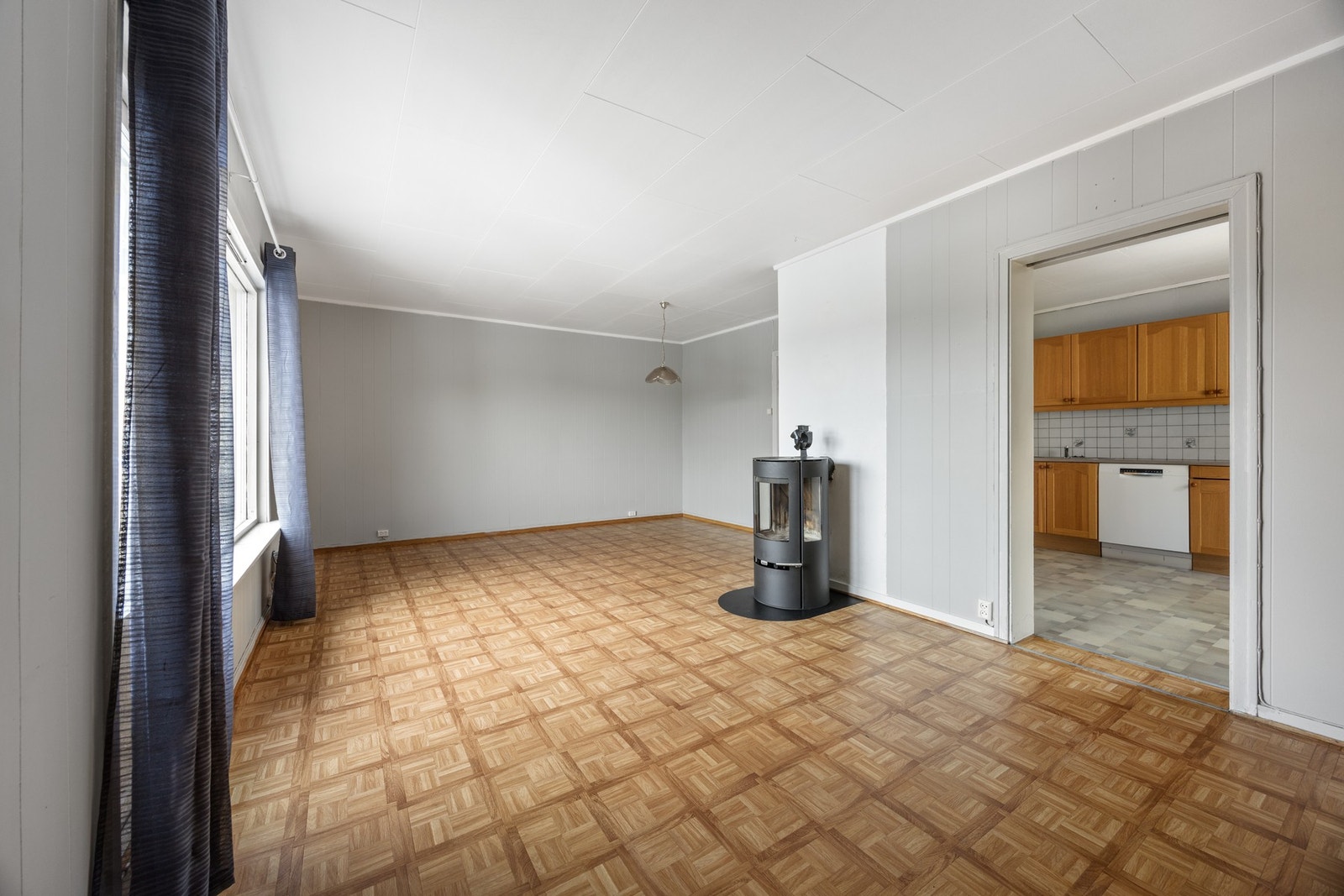 Adkomst til stue via kjøkkenet. Galleribilde