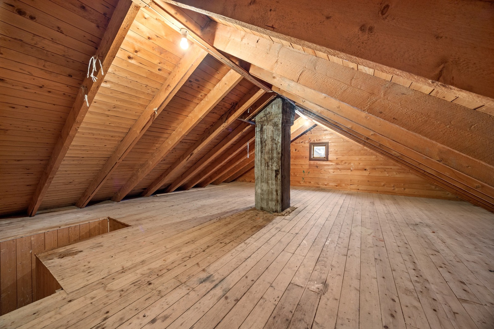 Kaldloft - areal med lav takhøyde, ca. 41 kvm gulvareal. Galleribilde