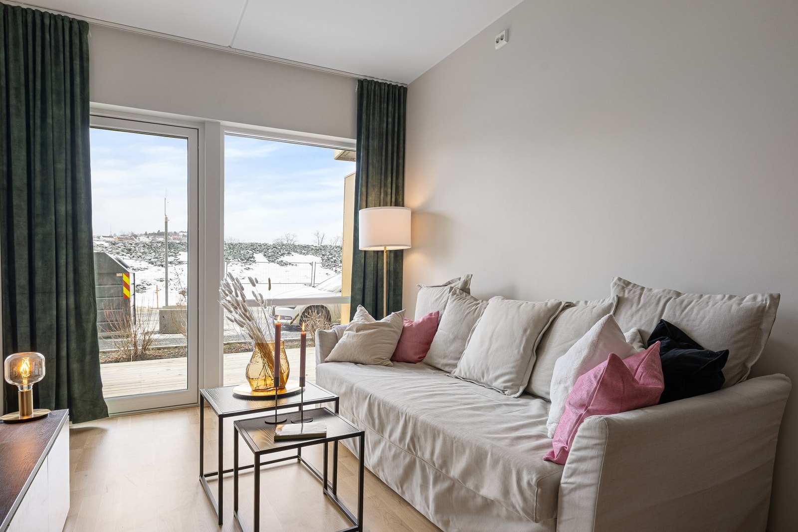 I leilighetens lave månedlige felleskostnader inngår blant annet utgifter tilknyttet filter til ventilasjons aggregat, generelle driftskostnader til sameiet, bygningsforsikring, bod, TV/bredbånd mm. Galleribilde