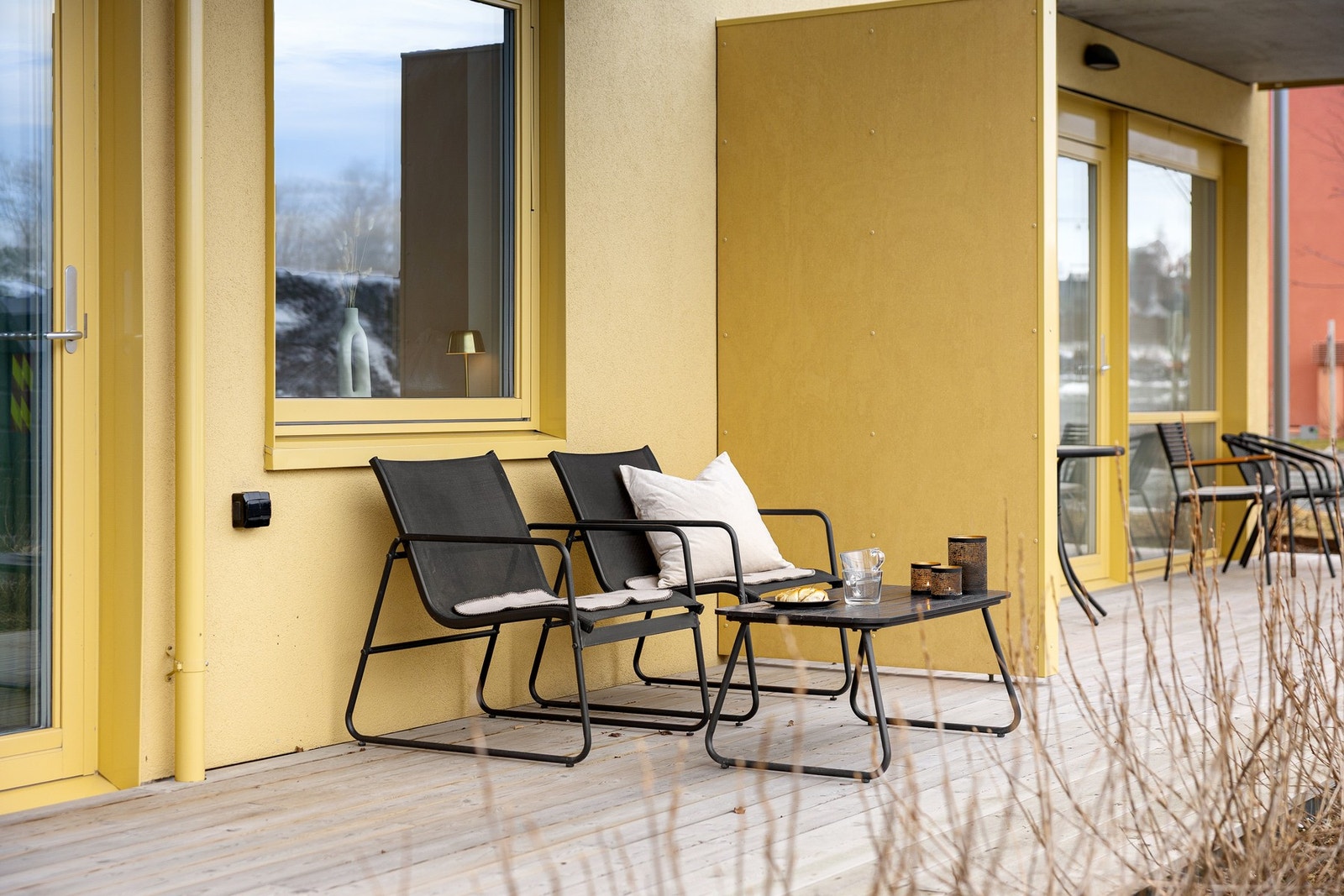 Detaljbilde. Dobbeltstikk og utebelsyning på terrassen. Galleribilde