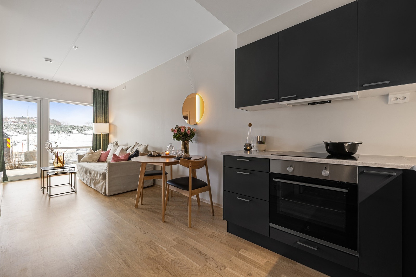 EiendomsMegler 1 v/ Mads Larsen har gleden av å ønske velkommen til Leksvikgata 2 - En lekker og moderne 2-roms selveierleilighet på attraktive Lilleby! (Foto: Nonstad foto). Galleribilde