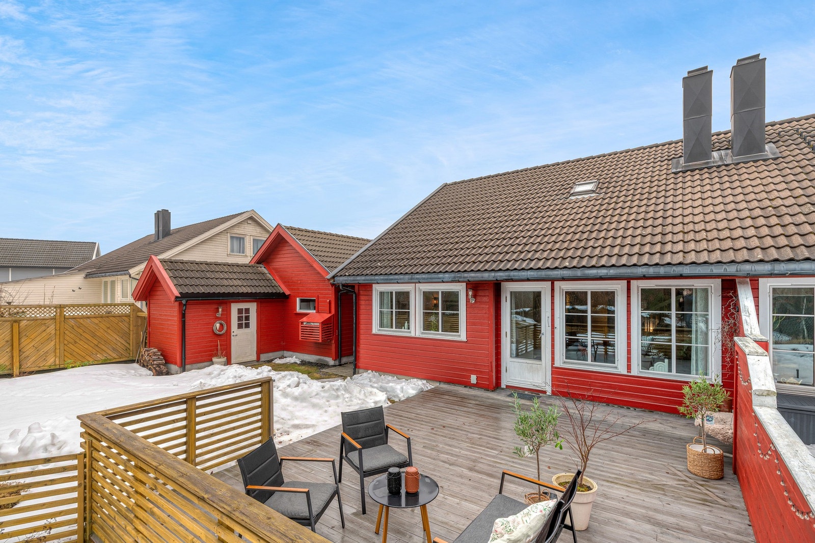 Velkommen til Akeveien 8B - En romslig tomannsbolig på Myra med garasje og fin uteplass! Galleribilde