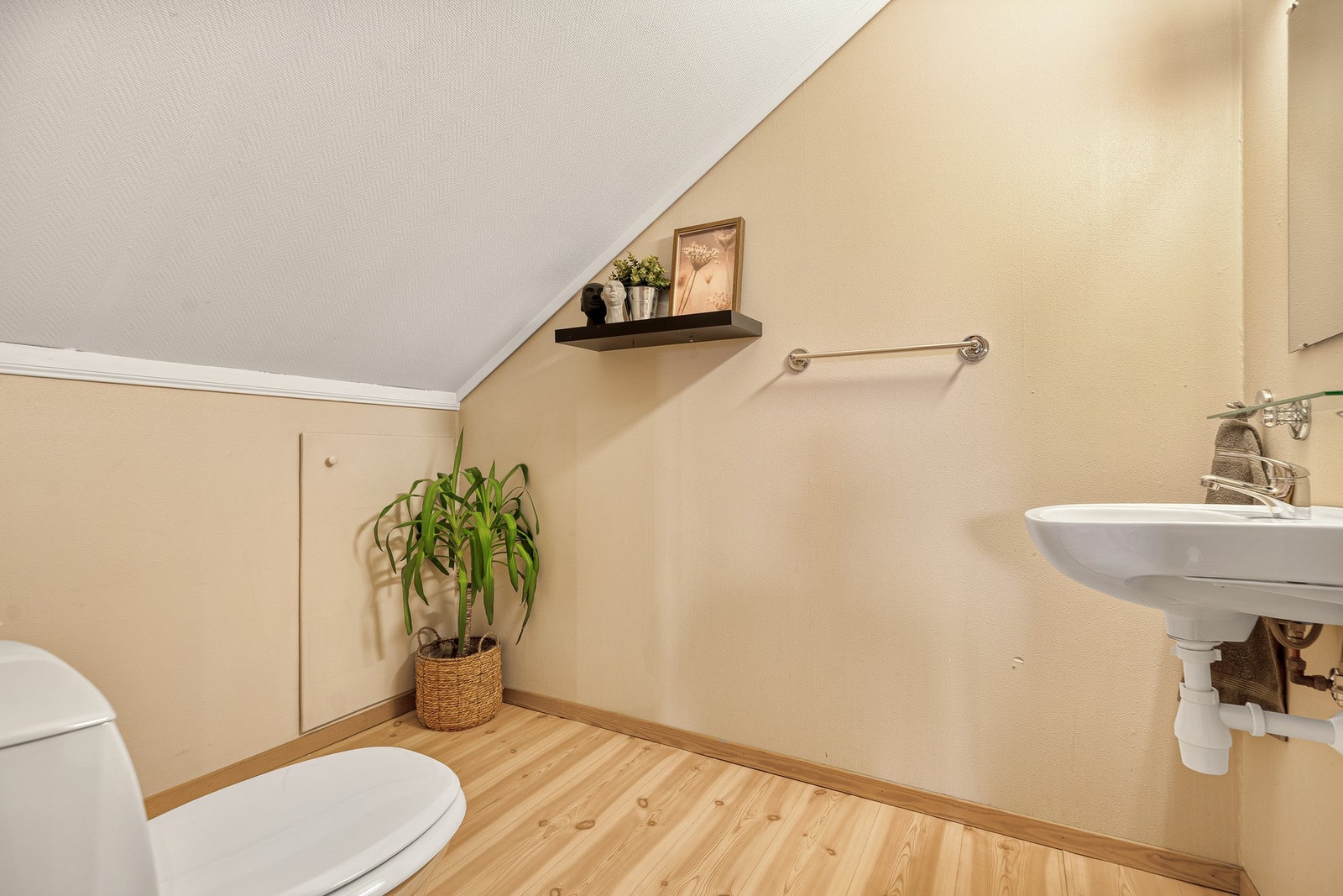 Praktisk toalettrom i andre etasje Galleribilde