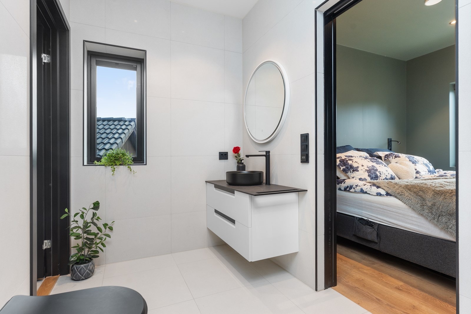 med baderom innenfor Galleribilde