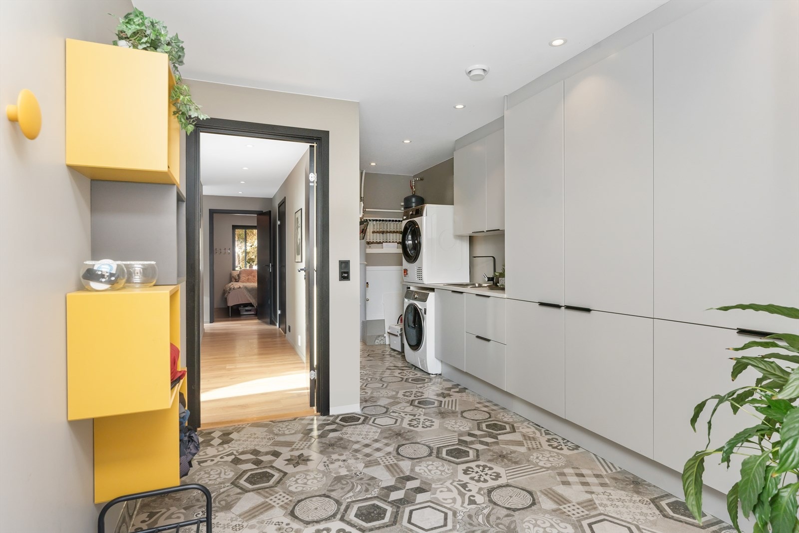 Vaskerom med god skapplass Galleribilde