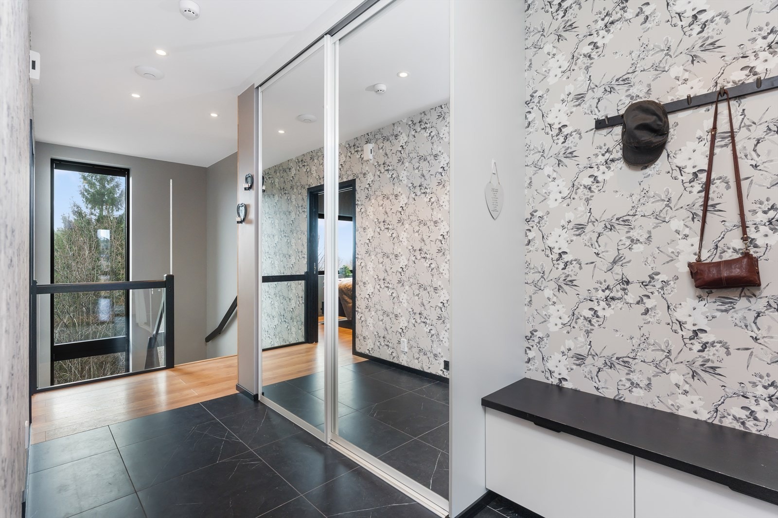 og god garderobeløsning Galleribilde