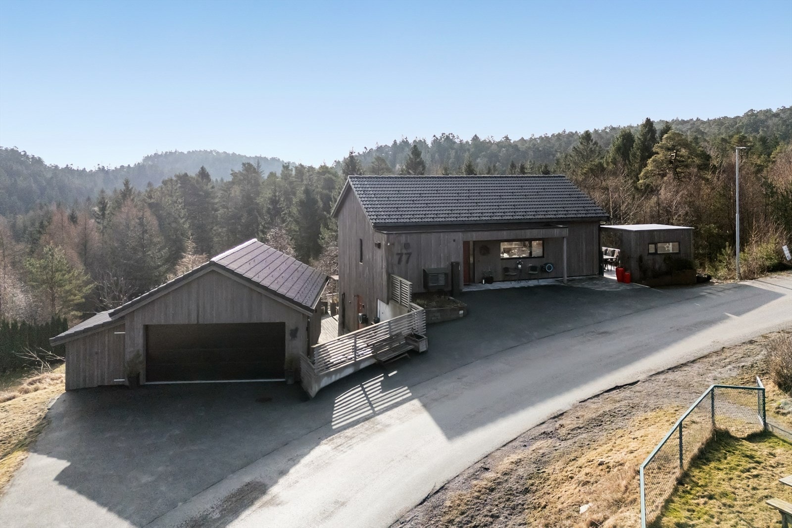 Romslige uteområder og gode parkeringsmuligheter Galleribilde