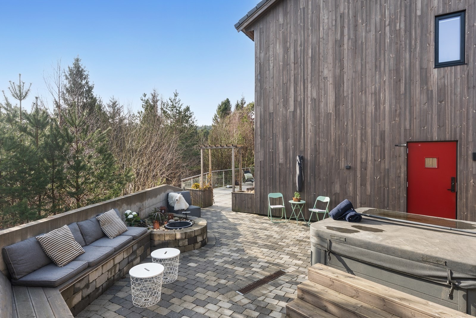 Tilhørende jaquzzi som medfølger i handelen Galleribilde